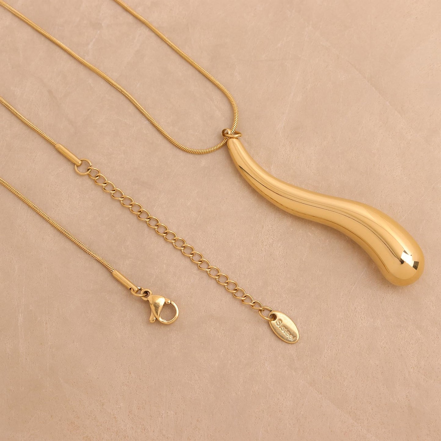 Frigotine Chunky Gold Twist Teardrop Pendant Necklace for Women,Trendy Charm Thick Adjustable Hammered Hollow Long Chain Nacklaces Fall Winter Prom Jewelry Gift.