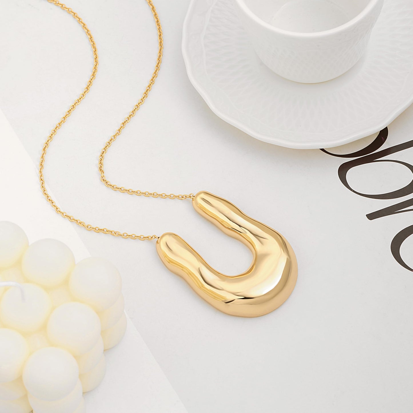 Statement Pendant Long Gold Chain Necklace for Women Trendy Personalized Horseshoe Necklace Dainty Chunky Gold Necklace
