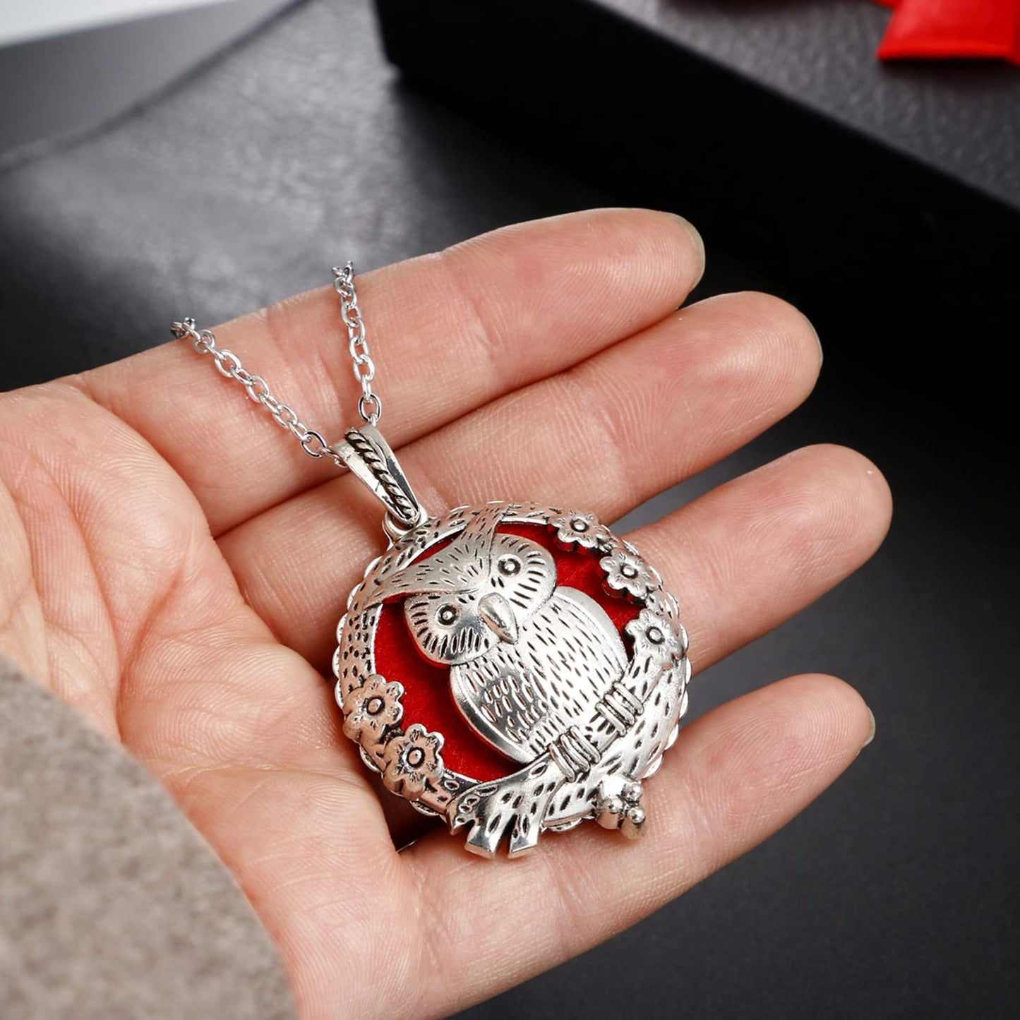 Vie jeune Mixed Aroma Diffuser Locket Pendants Set, Essential Oil Diffuser DIY Necklace Jewelry Making Craft, Bulk Aromatherapy Diffuser Charms Gifts for Women (Random 8pcs Aroma Diffuser)