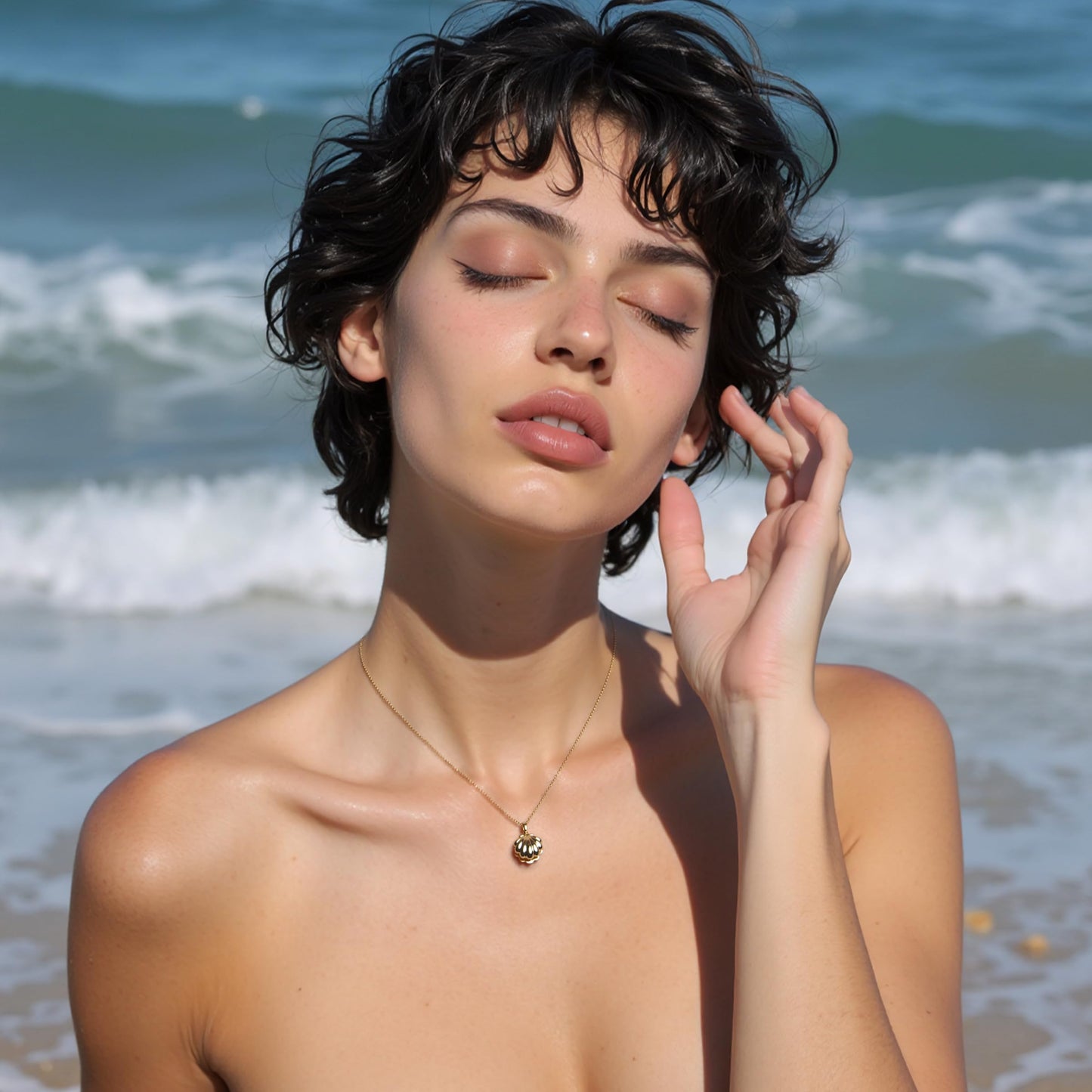 ZKJTEARY Seashell necklace for Women Trendy Dainty 18k Gold Plated Shell Charm Beach Pendent Necklace Minimalist Delicate Sea Shell Jewelry for Women Christmas Gift (seashell)