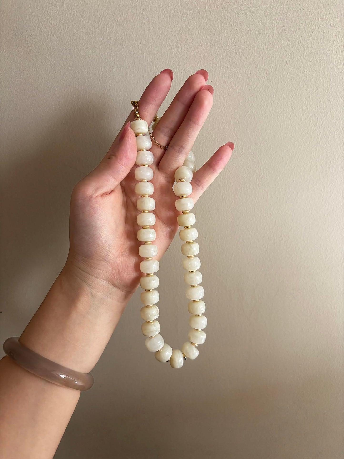 joymiao Beaded Necklace for Women Chunky Necklace White Big Bead Necklace Choker Beach Necklaces for Women Summer Jewelry Gift