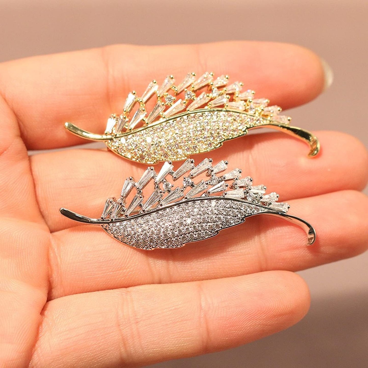 AILONMEI Elegant Gold Leaf Brooch Pin Corsage Brooches Jewelry for Women Fashion Pearl Costume Broaches and Pins (Gold)
