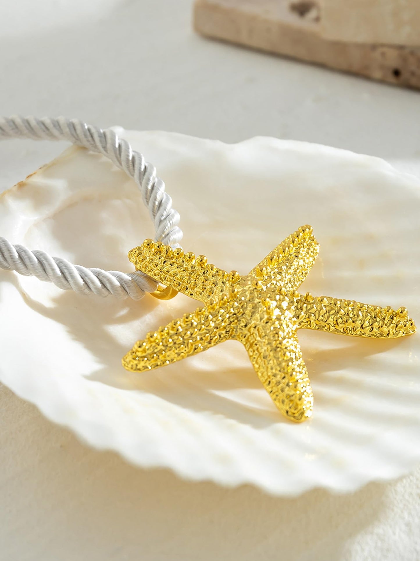 Frodete Starfish Necklace for Women Beach Necklaces Jewelry Layered Choker Drop Dangle Summer Vacation Outfits Theme Conch Seashell Accessories Ocean Pendant Dress Costume