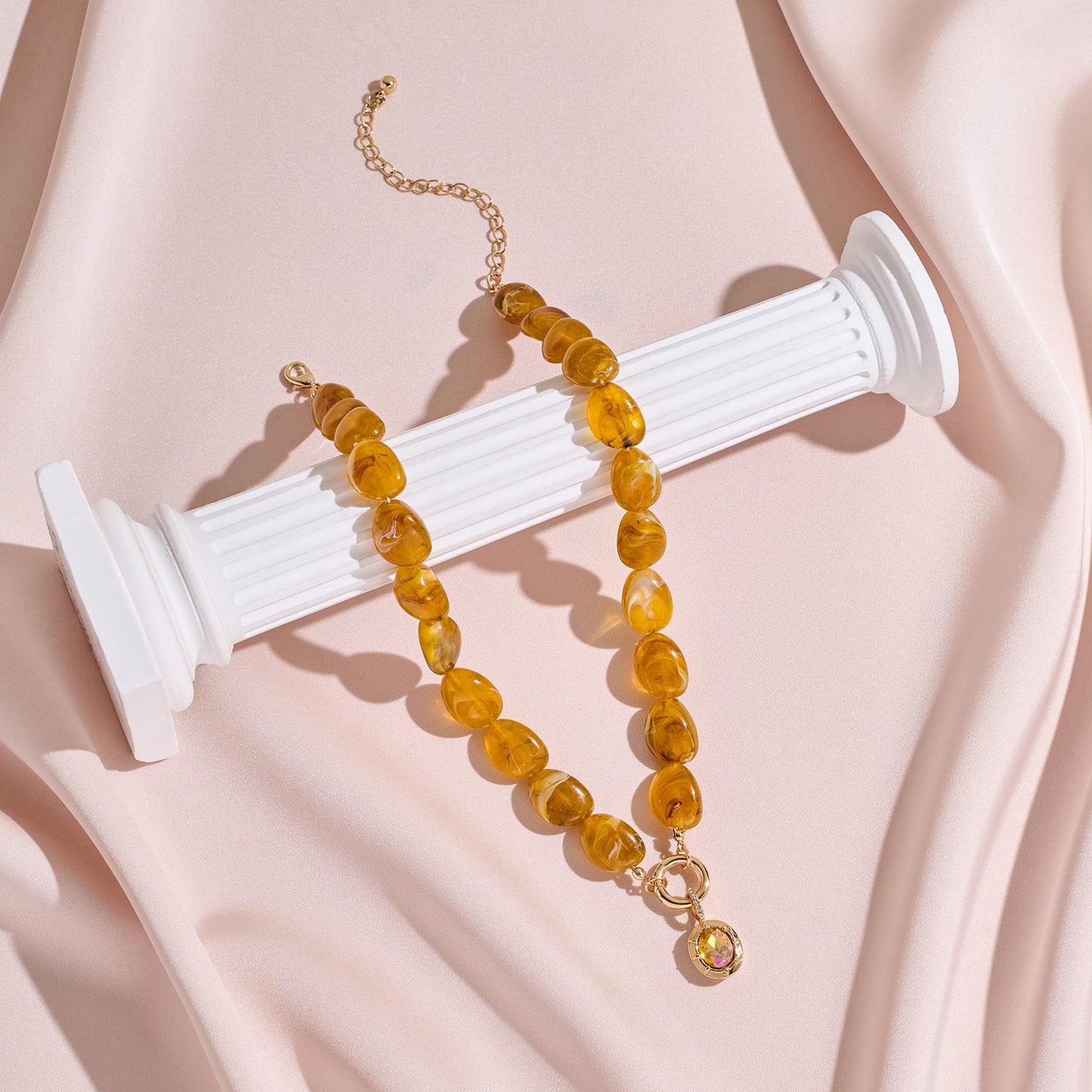 Vintage Amber Acrylic Beaded Necklace for Women, 14K Gold Plated Statement Necklace with Cubic Zirconia Pendant, Boho Chunky Resin Choker Necklace, Retro Chunky Necklaces for Wedding Party Prom Jewelry Gifts