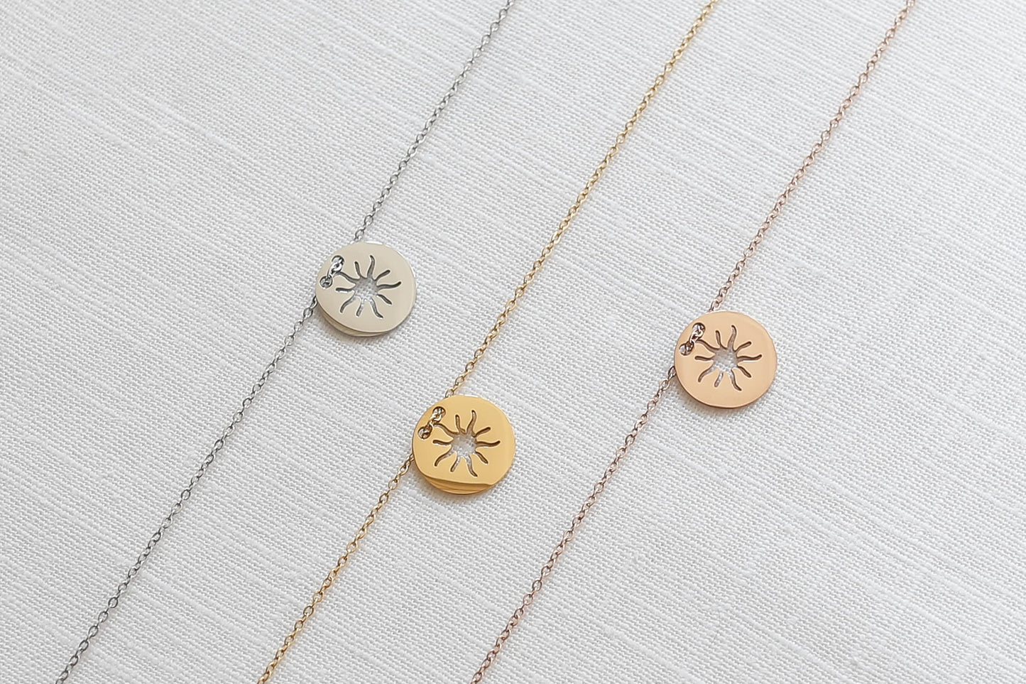 LUUK LIFESTYLE Necklace for women made of stainless steel with sun pendant and HAPPINESS gift card, fashion jewelry for girls, 19”, lucky charm, zodiac sign, fashion accessory for her, gold