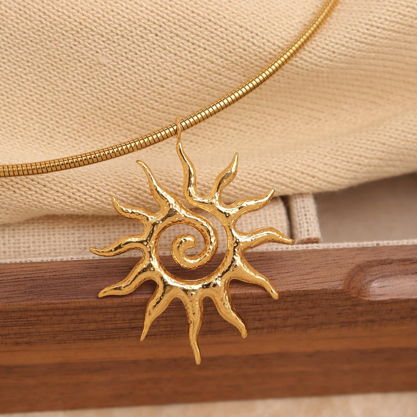 Frigotine Chunky Gold Sun Pendant Necklace for Women,Trendy Charm Thick Adjustable Snake Chain Hollow Sunburst Choker Nacklaces Fall Winter Prom Jewelry Gift.
