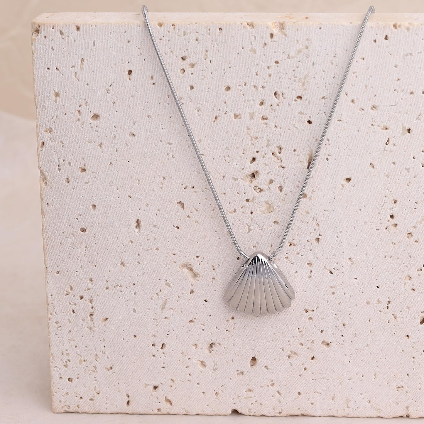 Frigotine Dainty Silver Shell Pendent Necklace for Women, Trendy Simple Statement Seashell Textured Adjustable Snake Chain Choker Summer Beach Jewelry Gifts
