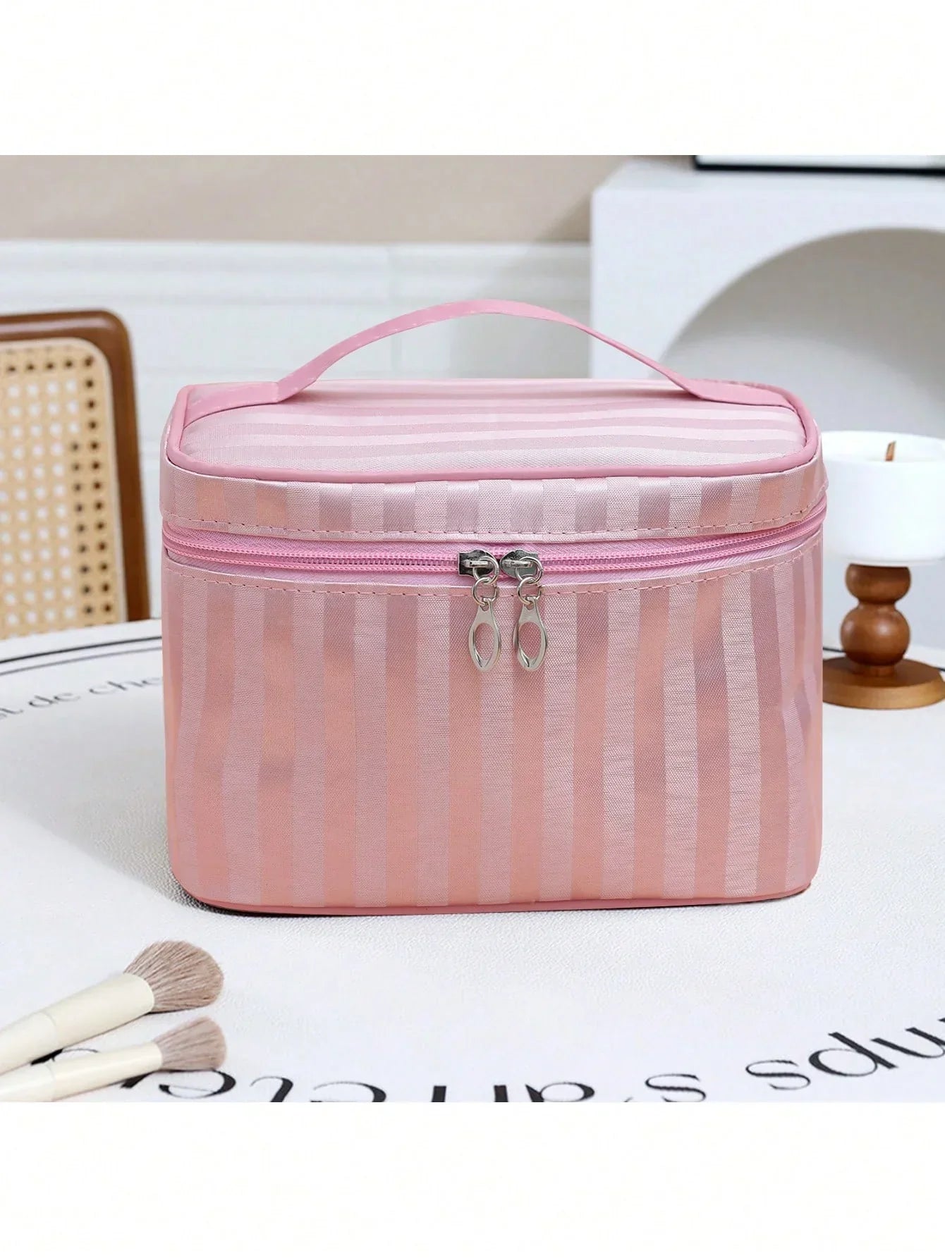 Simple Fashionable Makeup Storage Bag