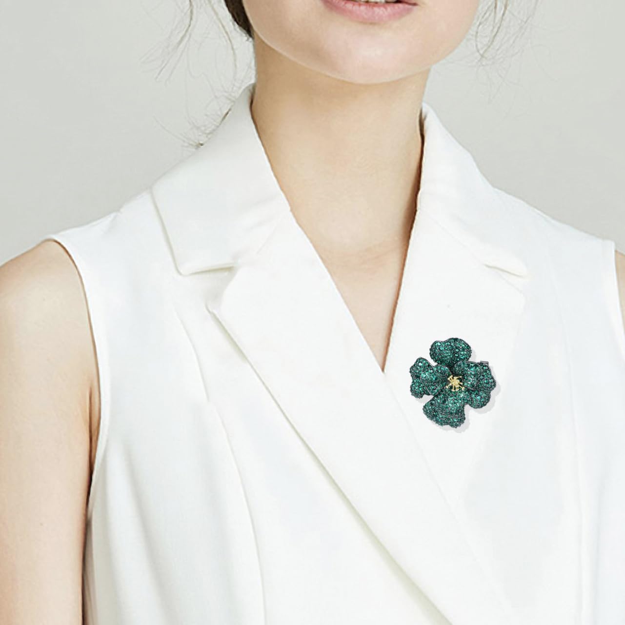YYBONNIE Elegant Crystal Blooming Rose Flower Brooch Lapel Pin Breastpin for Women Birdal Cardigan Hat Scarf Suit Sweater Floral Pins (Green Crystal Flower)