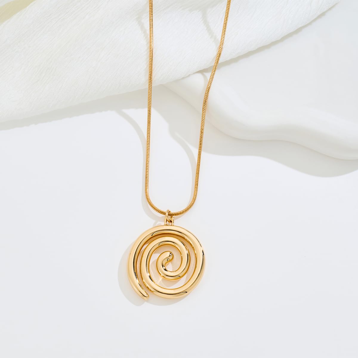 INNERDIVA Chunky Gold Necklace, Spiral Statement Pendant Necklace with Gold-Plated Zinc Alloy Charm Jewelry Gifts