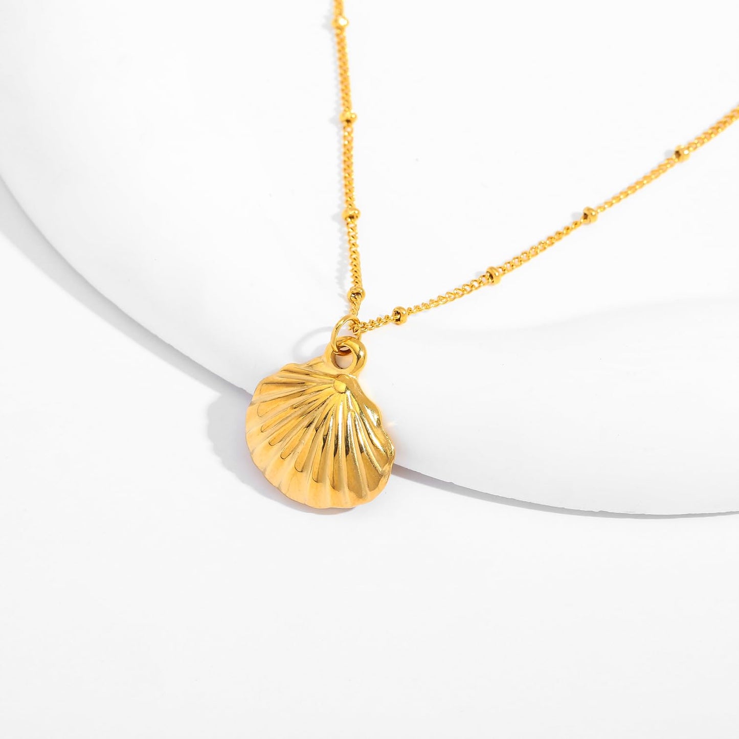 INNERDIVA Gold Summer Sea Shell Necklaces Shell Pendant Necklace Bohemian Beach Necklaces Holiday Jewelry Present