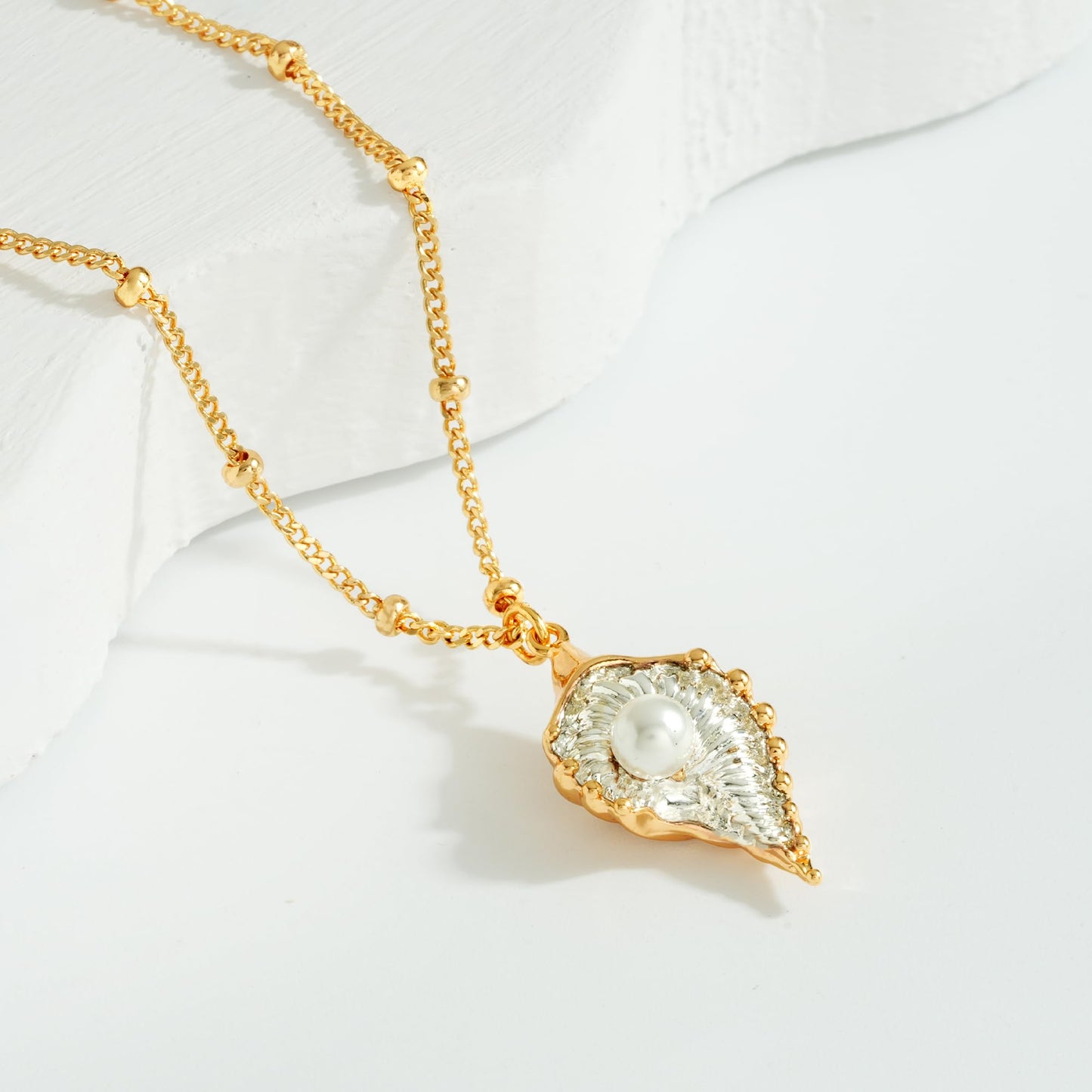 MTMY Gold Starfish Necklace 14K Gold Plated Shell Conch Ocean Pendant Necklace for Women Beach Summer Jewelry(Conch)