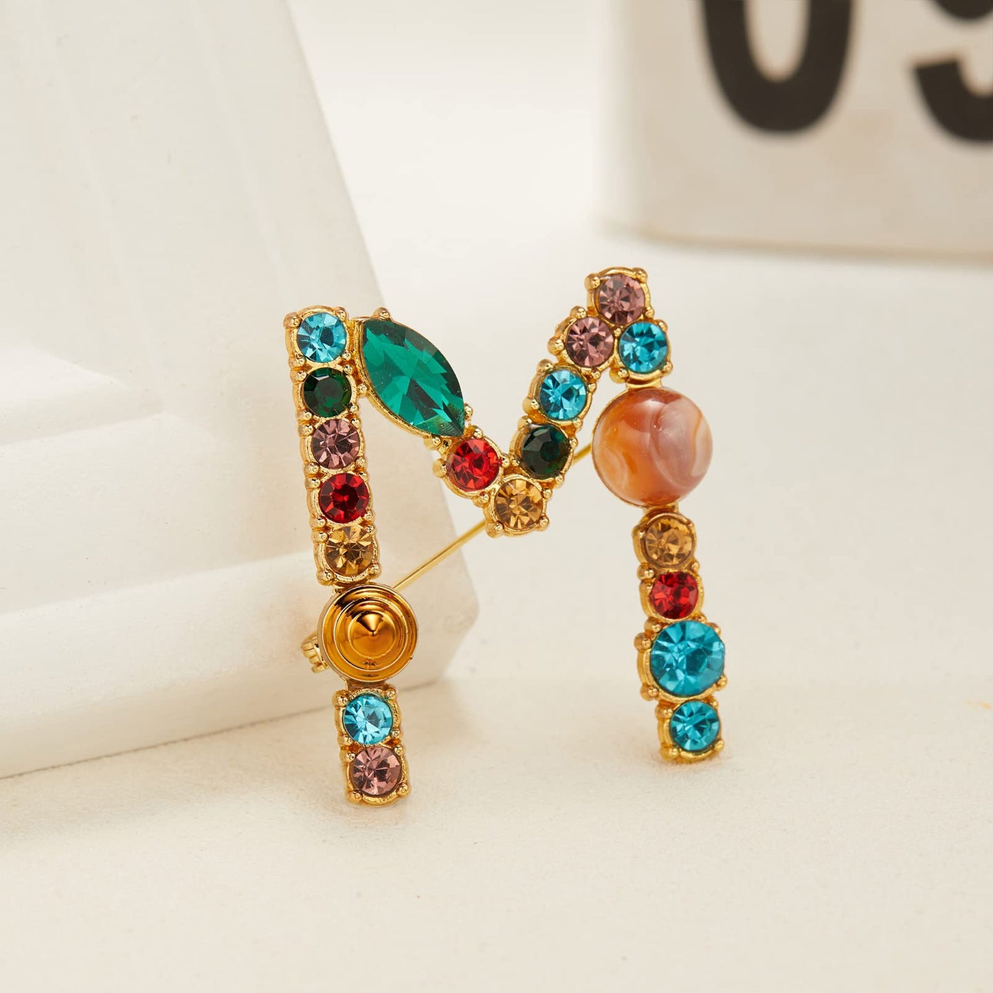 RINHOO Pearl Initial Brooch Pin Crystal A-Z 26 Alphabet Letters Brooch Colorful Enamel Breastpin Pin Jewelry for women Gifts (Gold-M)