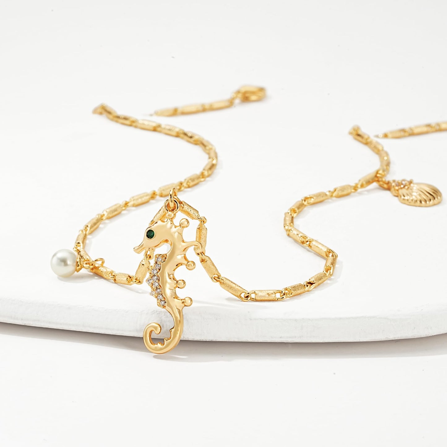 MTMY Gold Starfish Necklace 14K Gold Plated Shell Conch Ocean Pendant Necklace for Women Beach Summer Jewelry(Seahorse)