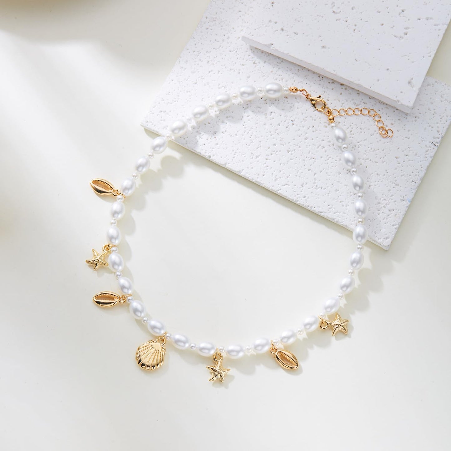 Pearl Gold Starfish Seashell Necklace for Women Boho Mermaid Pearl Beaded Necklace Trendy Gold Starfish Shell Charms Necklaces Summer Beach Vacation Jewelry Accessories (B)