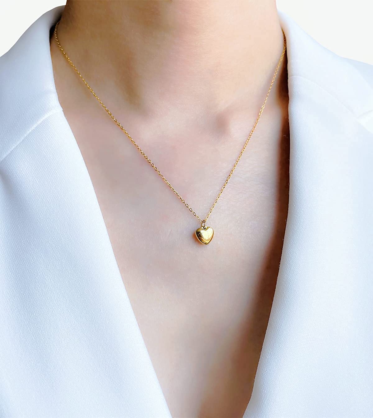 LUUK LIFESTYLE Filigree necklace with heart pendant and HAPPINESS gift card, minimalist fashion accessory, jewelry to offer, proof of love, trendy stylish fashion, adjustable 19” length, gold