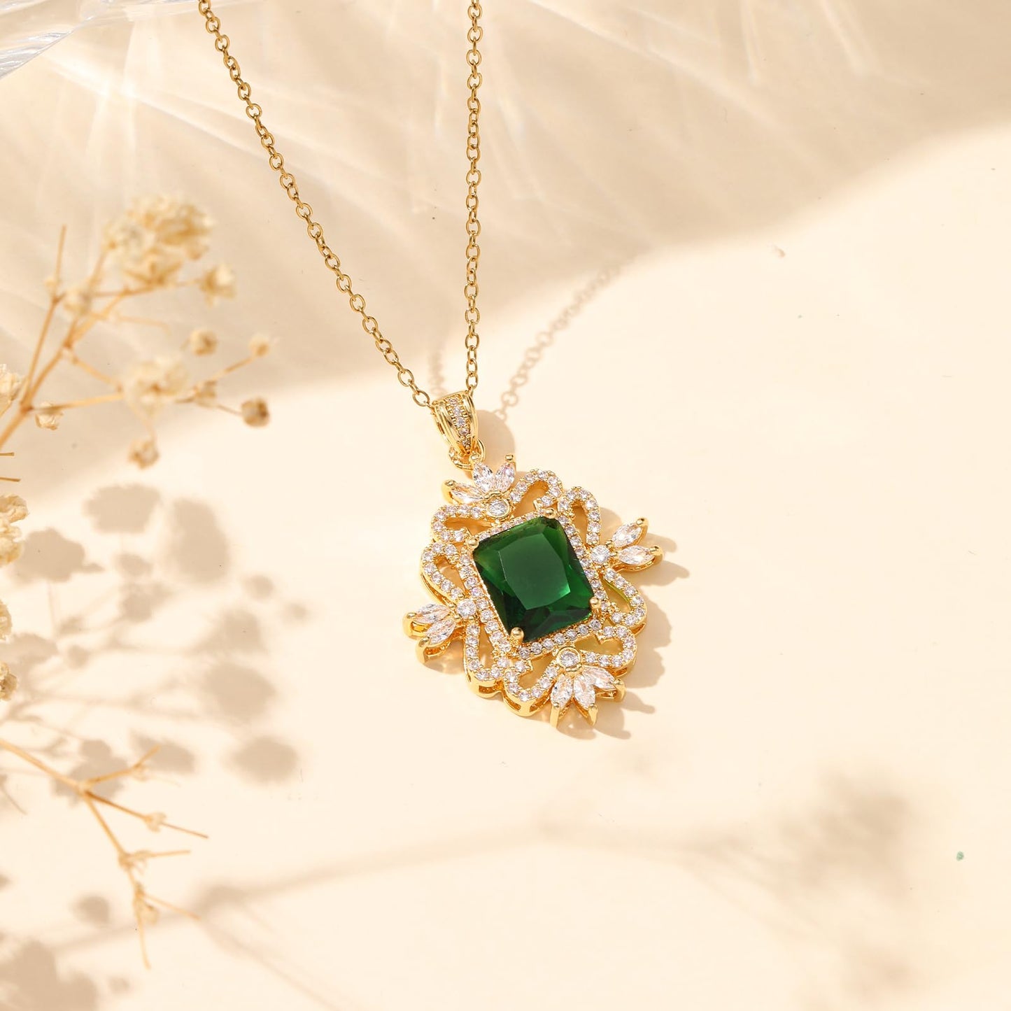 Green Baroque Square May Birthstone Emerald Necklaces for Women-Gold Plated Imitation Emerald Jewelry Baroque Pendant Necklace Waterproof Non Tarnish Maximalist Jewelry For Birthday Valentines Day Mother's Day Christmas Thanksgiving Gifts