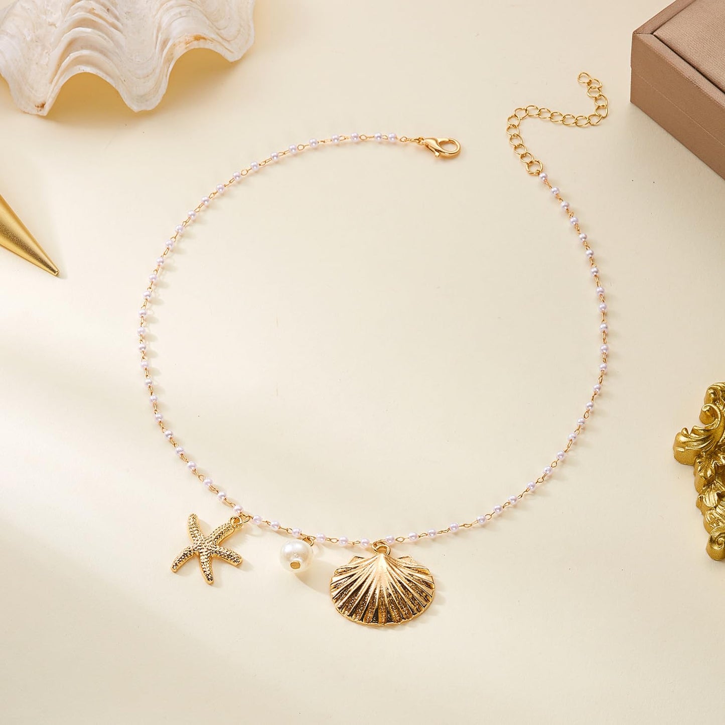 Gold Starfish Seashell Pearl Necklace for Women Gold Pearl Beaded Choker Necklace Summer Boho Starfish Seashell Charm Pendant Necklaces Beach Mermaid Jewelry Accessories