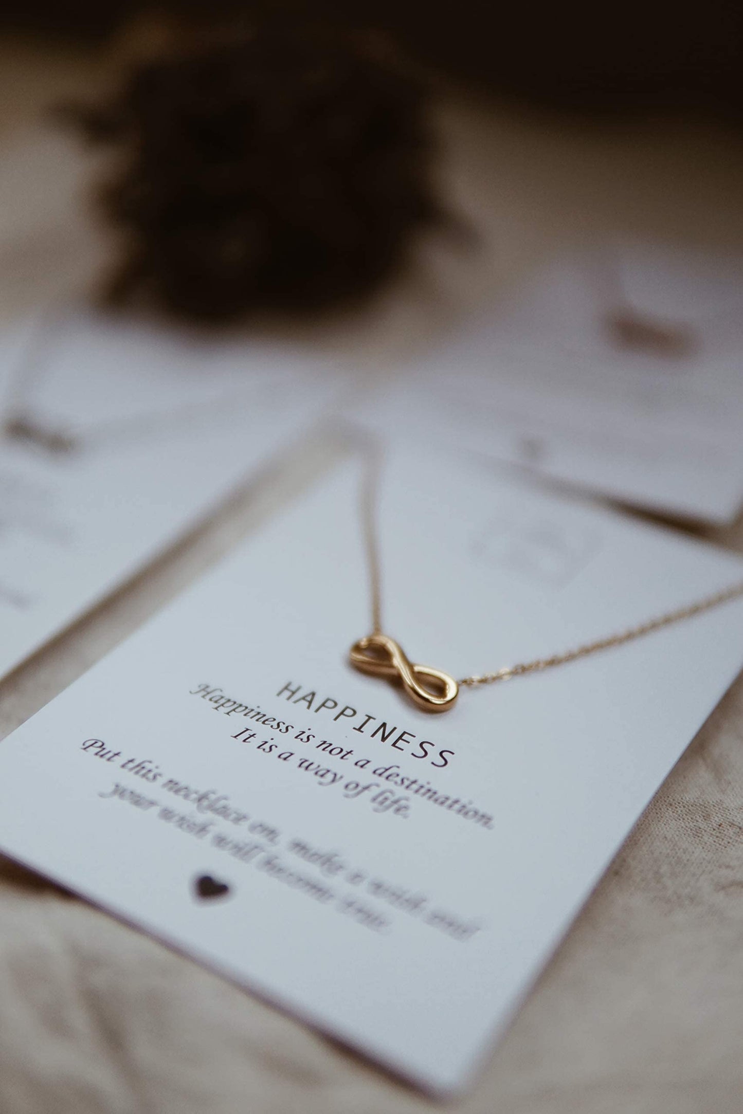 LUUK LIFESTYLE Stainless steel necklace with Infinity motif pendant and HAPPINESS gift card, gift idea for Valentine's Day, birthday, symbol of love, women fashion accessory, 19” chain length, silver