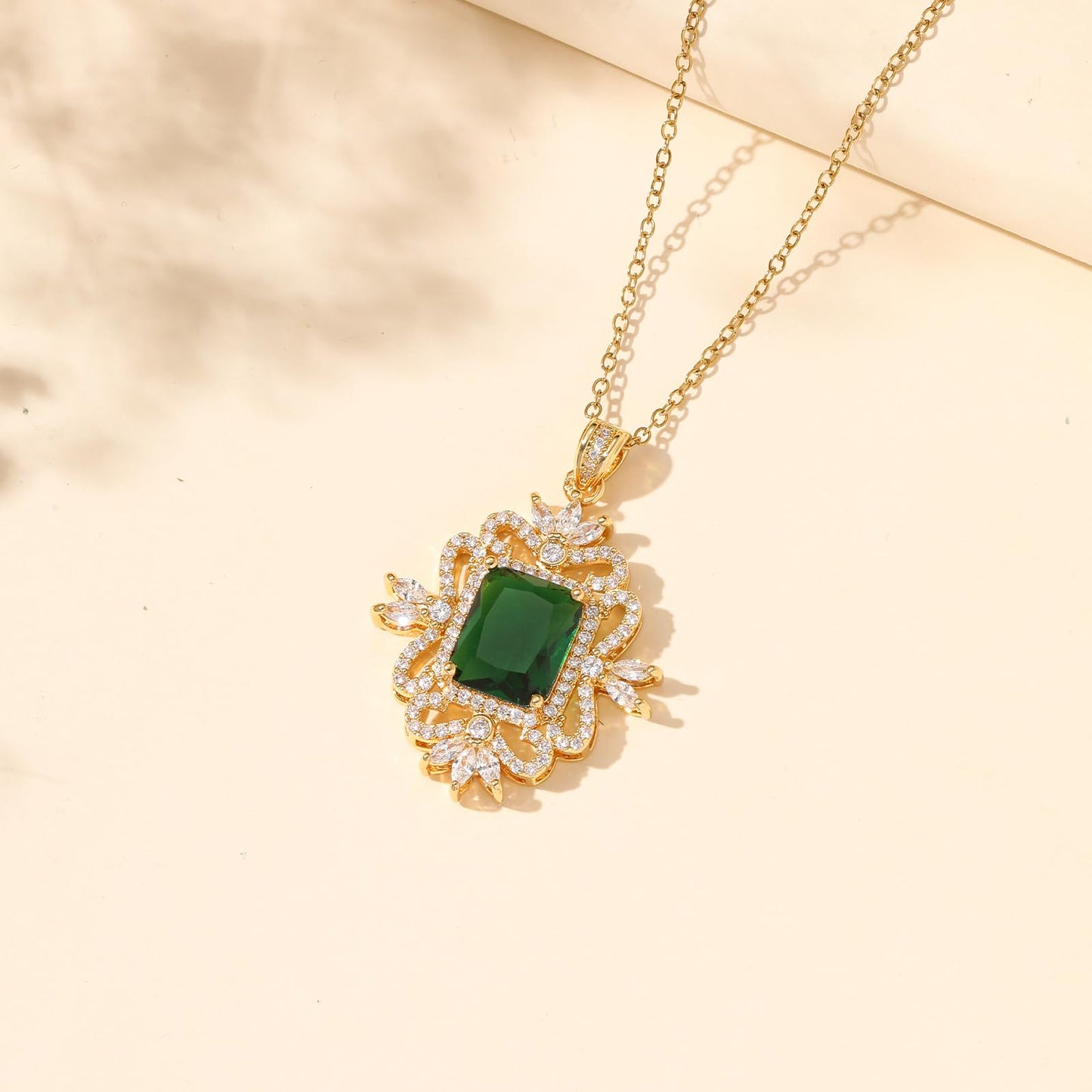 Green Baroque Square May Birthstone Emerald Necklaces for Women-Gold Plated Imitation Emerald Jewelry Baroque Pendant Necklace Waterproof Non Tarnish Maximalist Jewelry For Birthday Valentines Day Mother's Day Christmas Thanksgiving Gifts