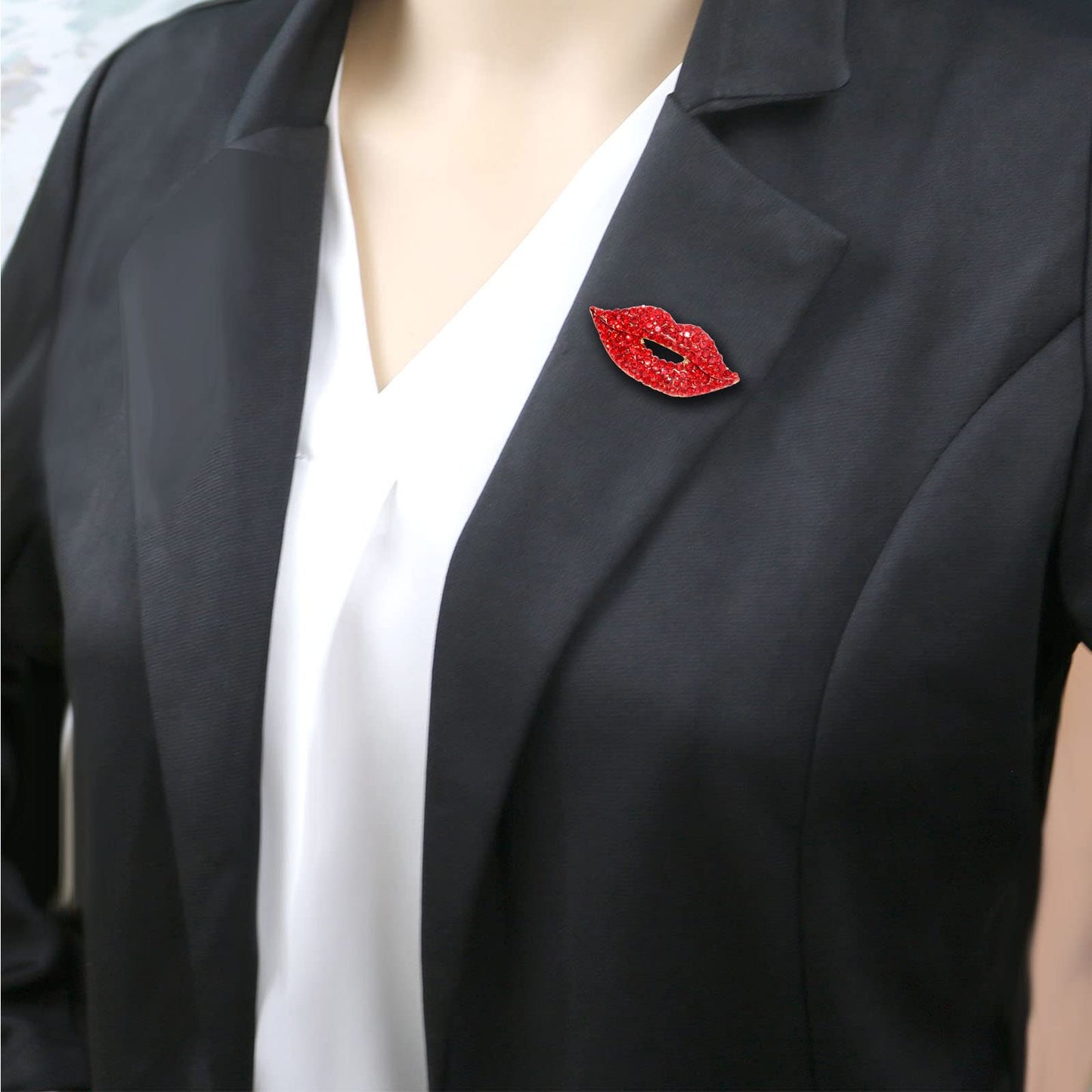 Red Crystal Lip Brooch Fashion Elegant Rhinestone Wedding Party Brooches Pin Jewelry Accessories Valentines Gift for Women Girl Gold Plated