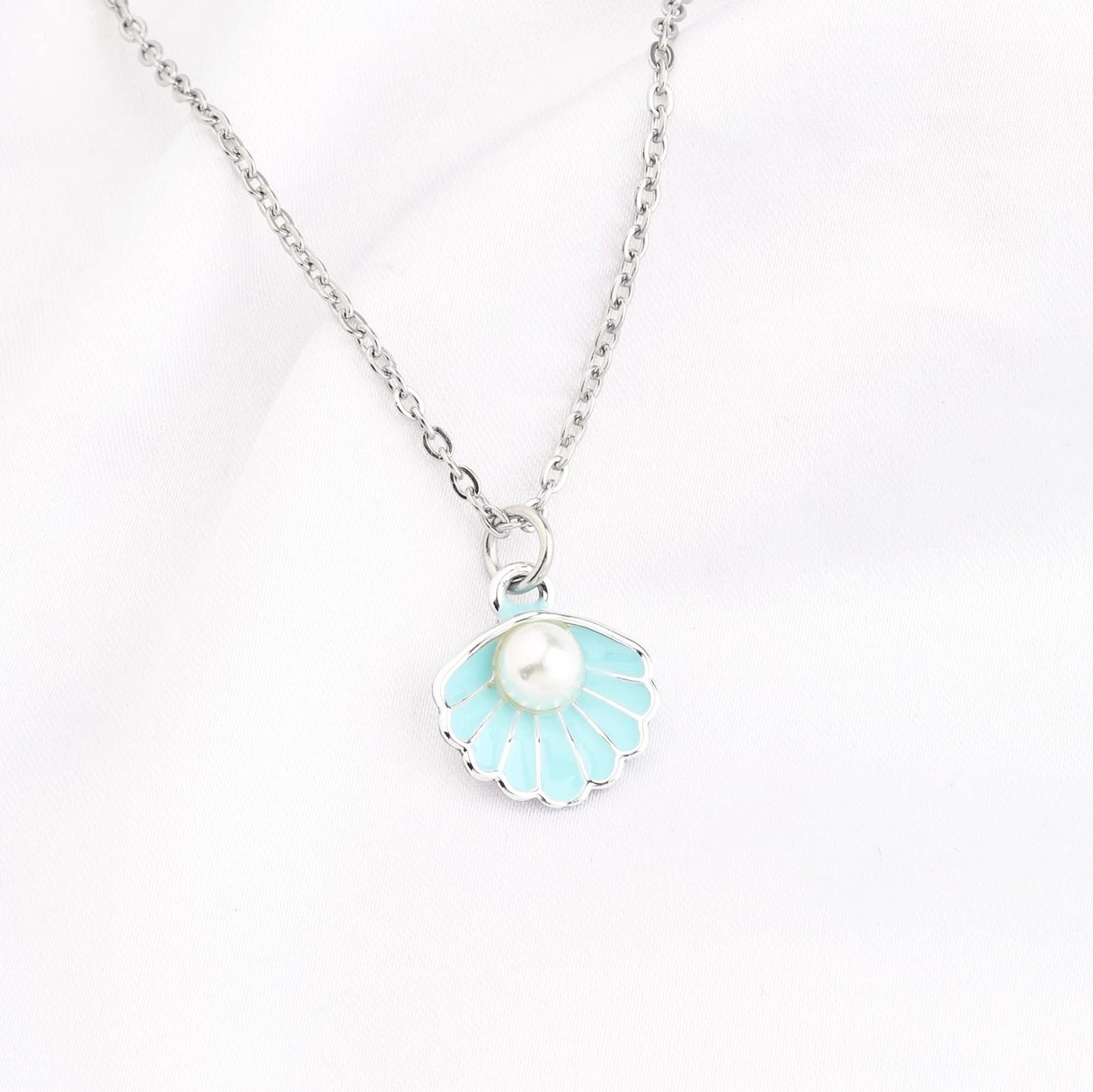 BNQL Seashell Pendant Necklace Beach Lover Gifts Scallop Necklace Enamel Blue Seashell Jewelry Gifts for Women