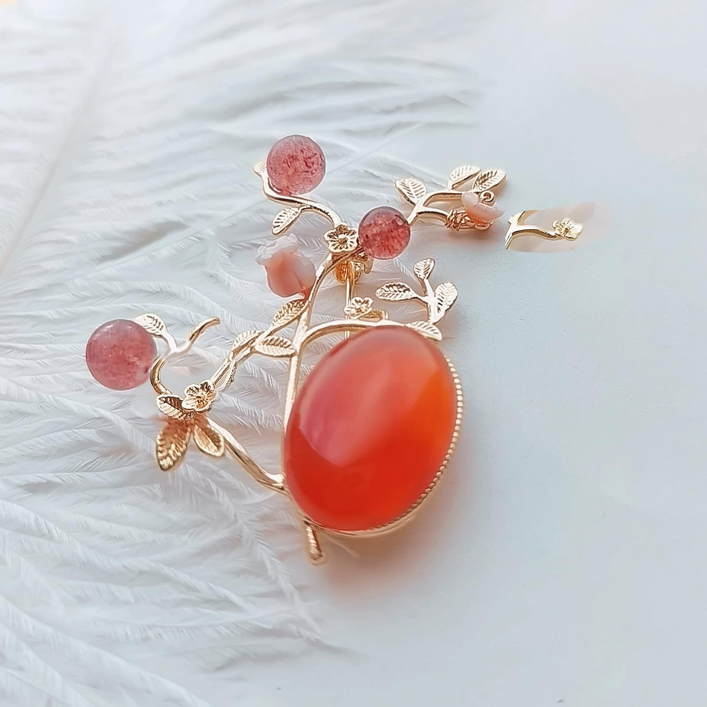CCijiNG New Year Brooches for Women with Crystal, Flower, Rhinestone Brooches Pins Elegant Jewelry Blossom Fashionable Gifts Ladies Bouquet Brooches Pin for Birthday, Party, New Year, Wedding（Orange）