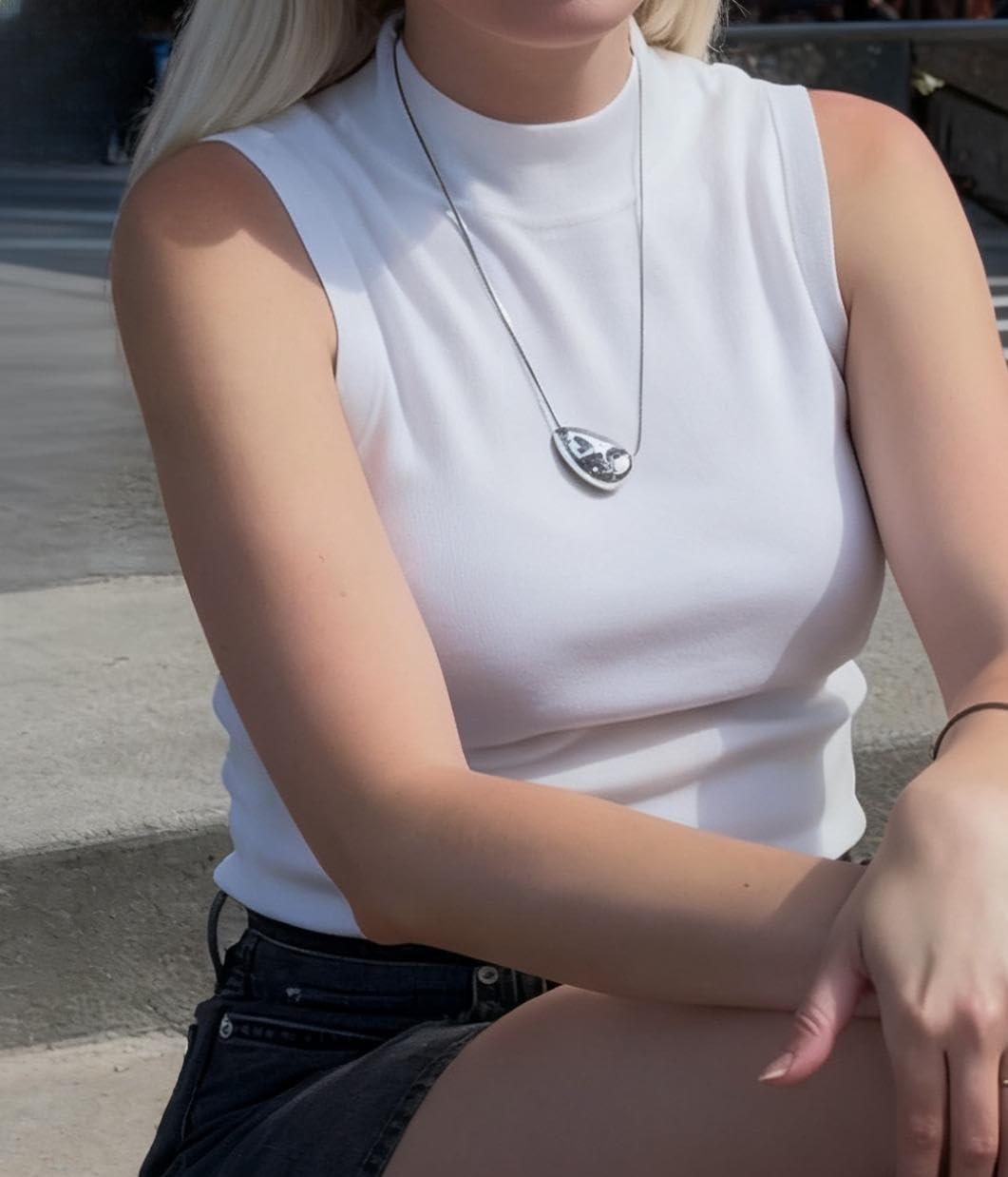 Frigotine Chunky Silvery Teardrop Pendant Necklace for Women，Trendy Statement Charm Thick Adjustable Hammered Hollow Long Chain Nacklaces Fall Winter Prom Jewelry Gift.