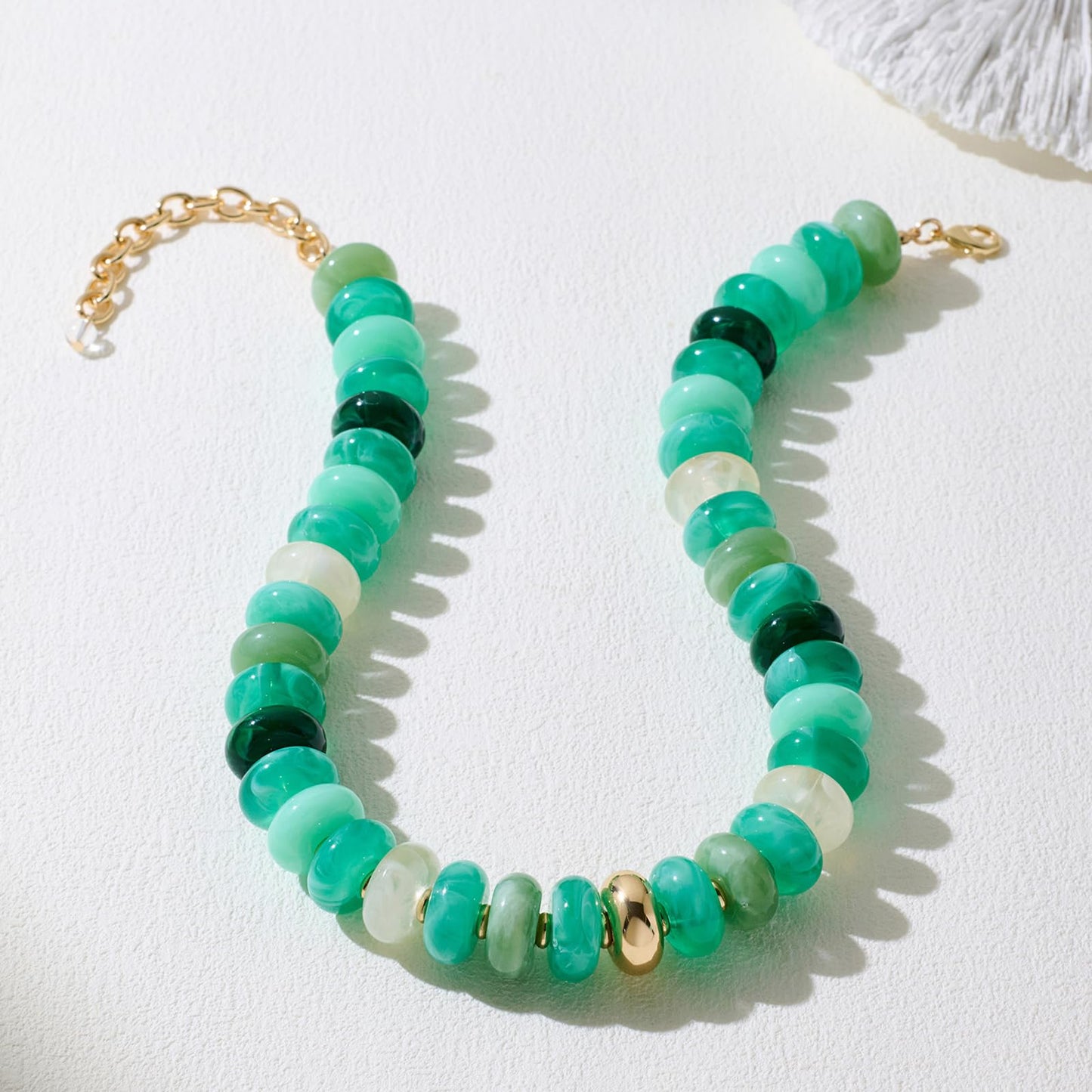 HolidayQbee Beaded Necklace for Women Chunky Beaded Green Necklace Boho Oval Big Bead Statement Green Bead Choker Necklaces Fashion Trendy Summer Beach Jewelry Gifts