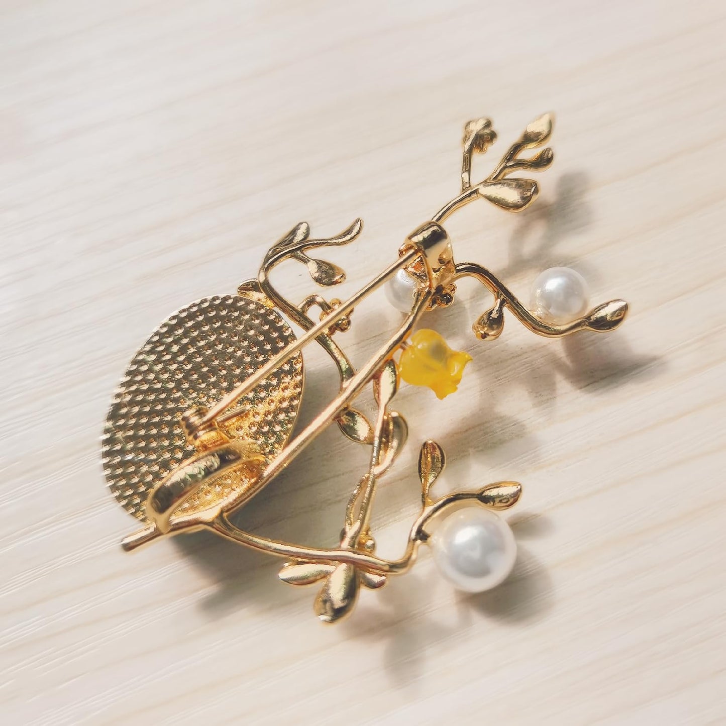 CCijiNG New Year Brooches for Women with Crystal, Flower, Rhinestone Brooches Pins Elegant Jewelry Blossom Fashionable Gifts Ladies Bouquet Brooches Pin for Birthday, Party, New Year, Copper, pearl