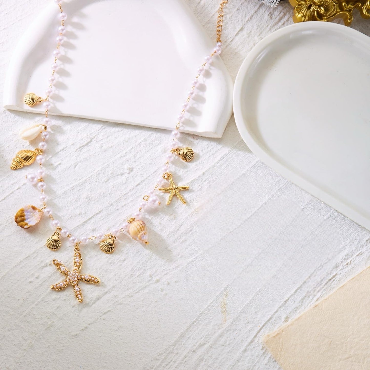 Gold Starfish Seashell Pearl Necklace for Women Gold Pearl Beaded Choker Necklace Summer Boho Starfish Seashell Charm Pendant Necklaces Beach Mermaid Jewelry Accessories