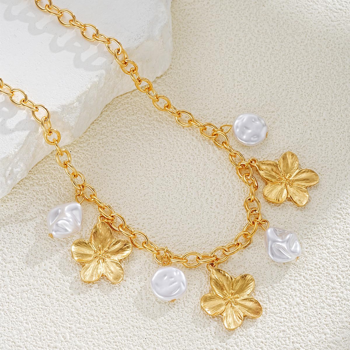 GLRITY Gold Flower Necklaces for Women Stacked Flower Pearl Necklaces Statement Pearl Choker Necklace Dainty Coastal Summer Beach Vacation Jewelry Gifts