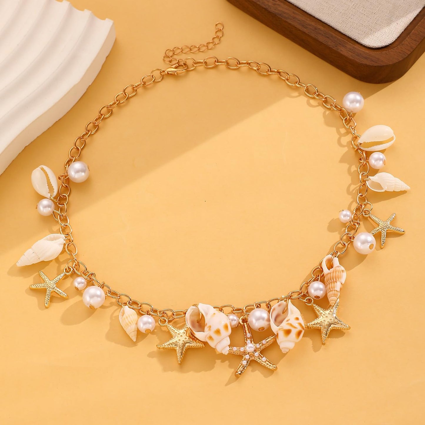 Gold Starfish Seashell Pearl Necklace for Women Gold Pearl Beaded Choker Necklace Summer Boho Starfish Seashell Charm Pendant Necklaces Beach Mermaid Jewelry Accessories