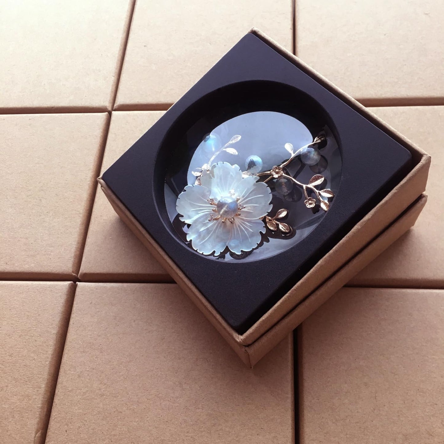 (XZ2020-3) CCijiNG Brooches for Women with Crystal, Pink Flower, Rhinestone Brooches Pins Elegant Jewelry Blossom Fashionable Gifts Ladies Bouquet Brooches Pin for Birthday, Party, New Year, Wedding,