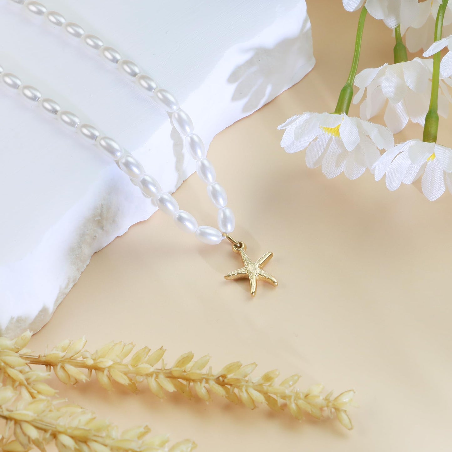 Sereney Starfish Necklace for Women, Gold Seashell Charm Pearl Necklace for Her, Dainty Summer Beach Necklace as Sea Shell Jewelry Pearl Choker Necklace for Daughter Friend Sister Bridal Jewelry