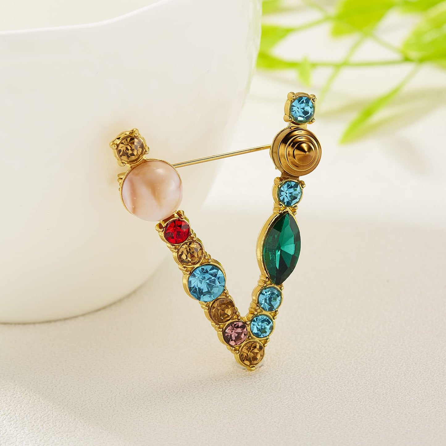 RINHOO Crystal Pearl Initial Brooch Gold Plated Enamel Colorful Letter Alphabet Breastpin Pin Jewelry for GIFTS (Gold V)