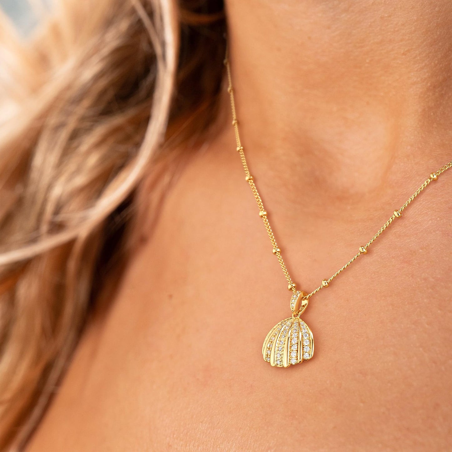 MTMY Gold Starfish Necklace 14K Gold Plated Shell Conch Ocean Pendant Necklace for Women Beach Summer Jewelry(Shining Shell)