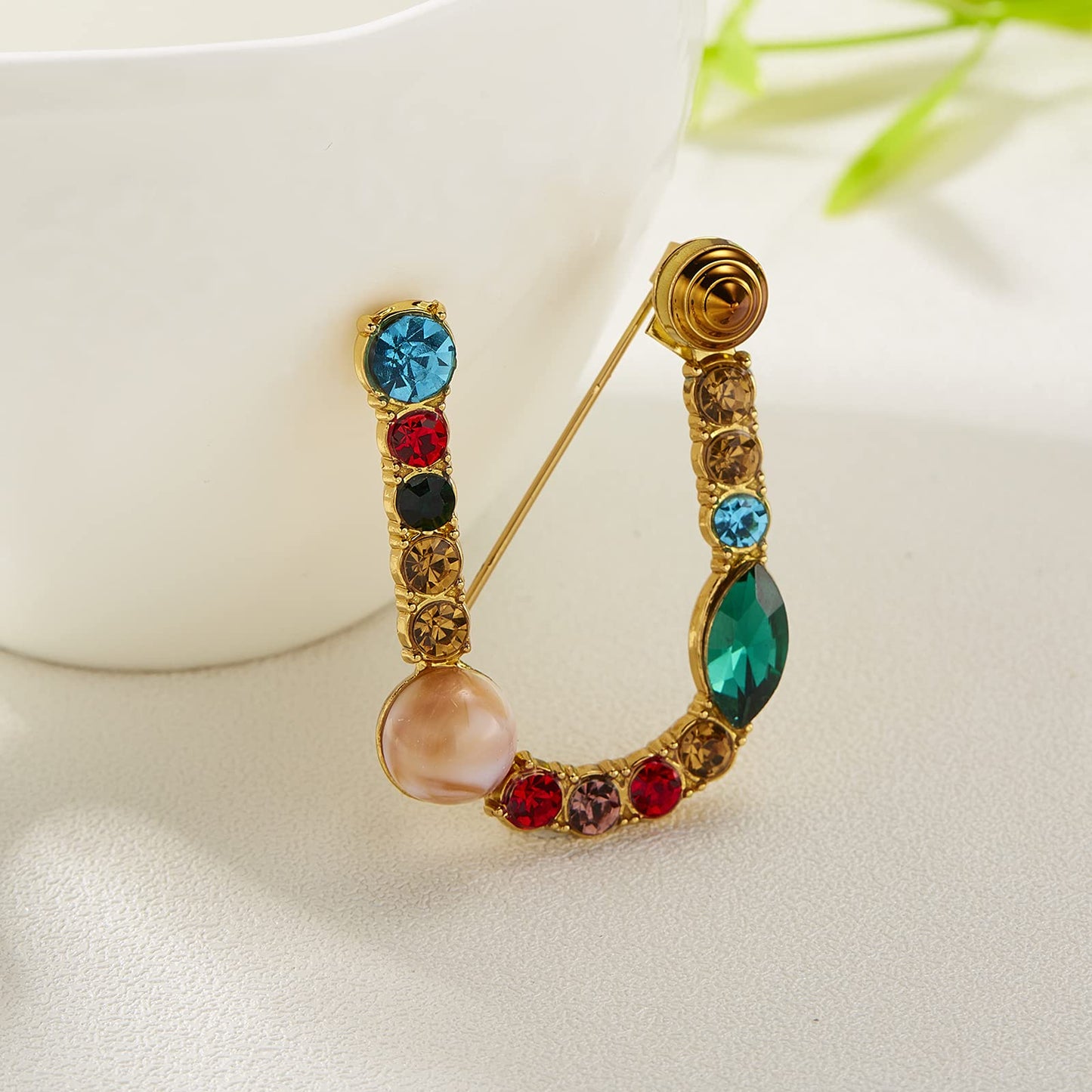 RINHOO Crystal Pearl Initial Brooch Gold Plated Enamel Colorful Letter Alphabet Breastpin Pin Jewelry for GIFTS (Gold U)