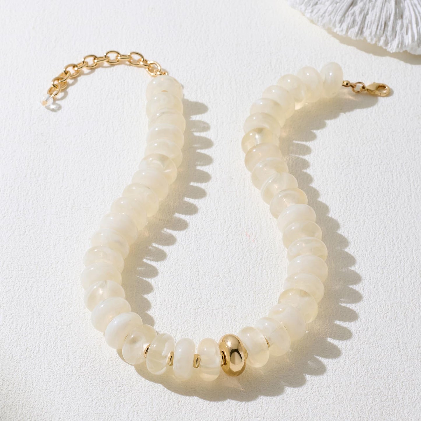 HolidayQbee Beaded Necklace for Women Chunky Beaded Necklace Boho Oval Big Bead Statement White Bead Choker Necklaces Fashion Trendy Summer Beach Jewelry Gifts