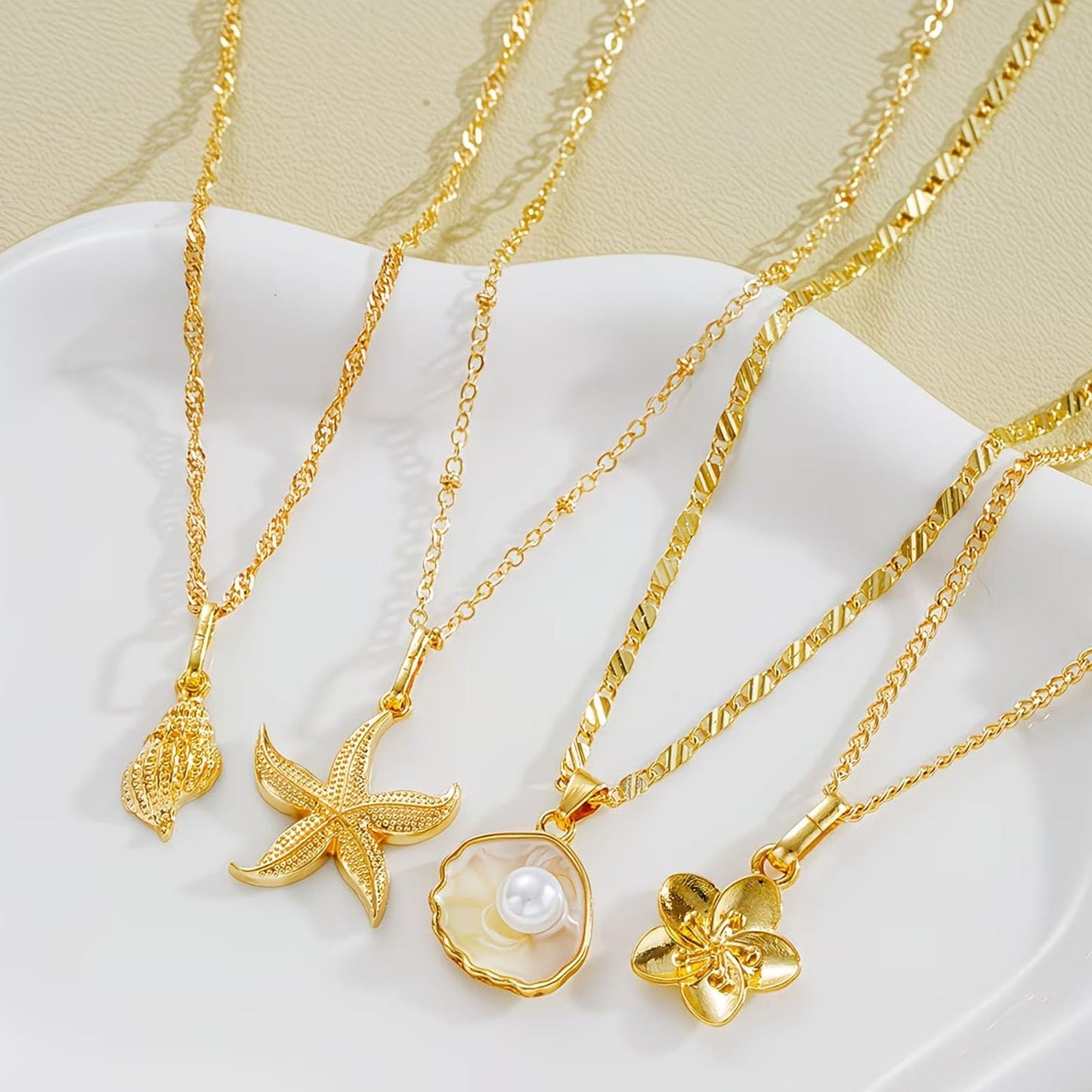 Gold Starfish Shell Necklace for Women Boho Layered Seashell Conch Shell Pearl Pendant Necklaces Set Bohemain Starfish Beach Necklaces Stack Beachy Summer Jewelry Outfits Accessories