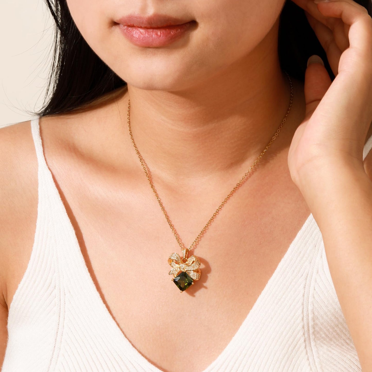 Green Square August Birthstone Peridot Bow Necklace for Women-Gold Plated Healing Crystal Imitation Peridot Pendant Waterproof Non Tarnish Vintage Necklace For Birthday Valentines Day Mother's Day Christmas Thanksgiving Gifts