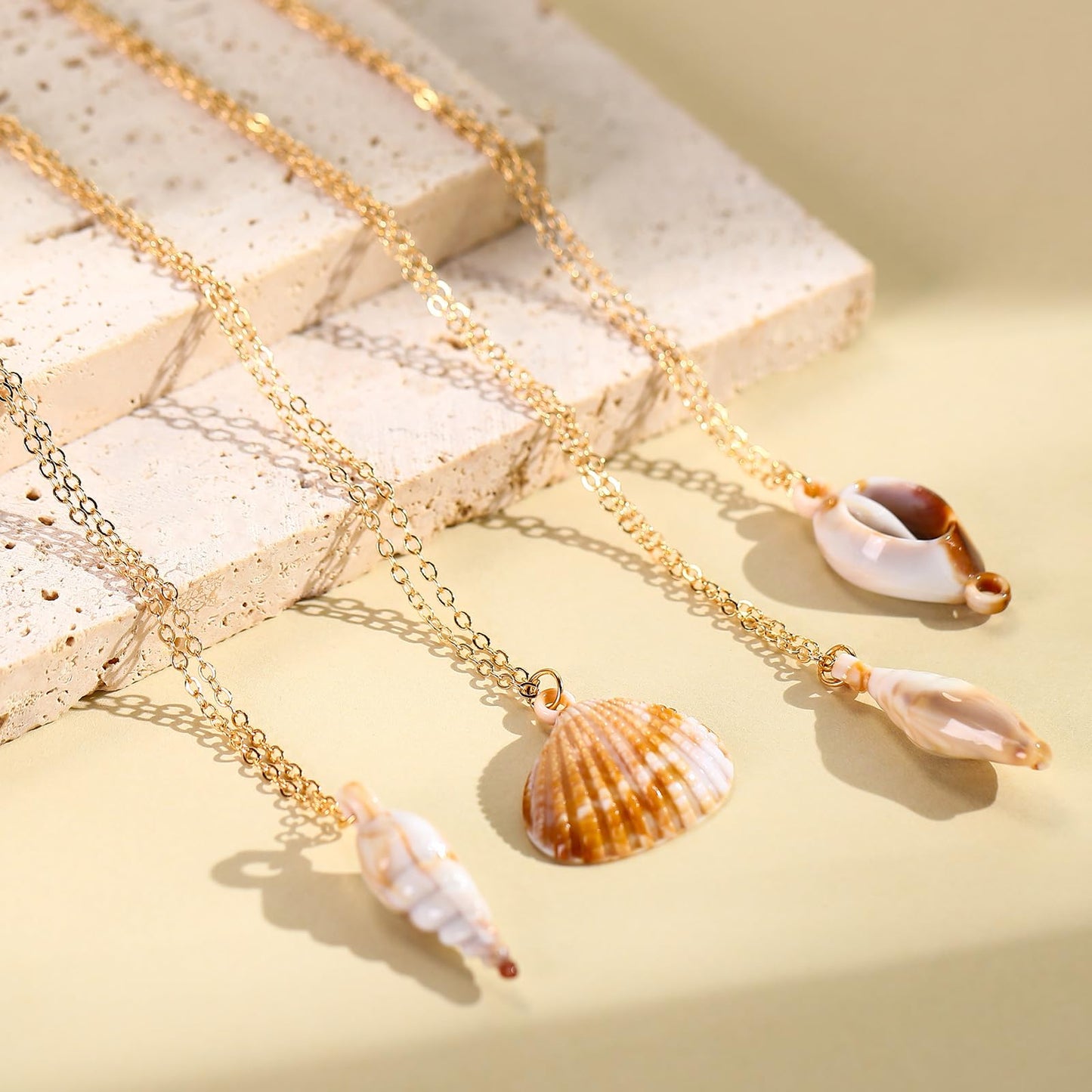 Tondiamo 50 Pack Seashell Necklace Bulk for Women Natural Ocean Themed Jewelry Adjustable Conch Scallop Pendant Necklace for Summer(10 styles)