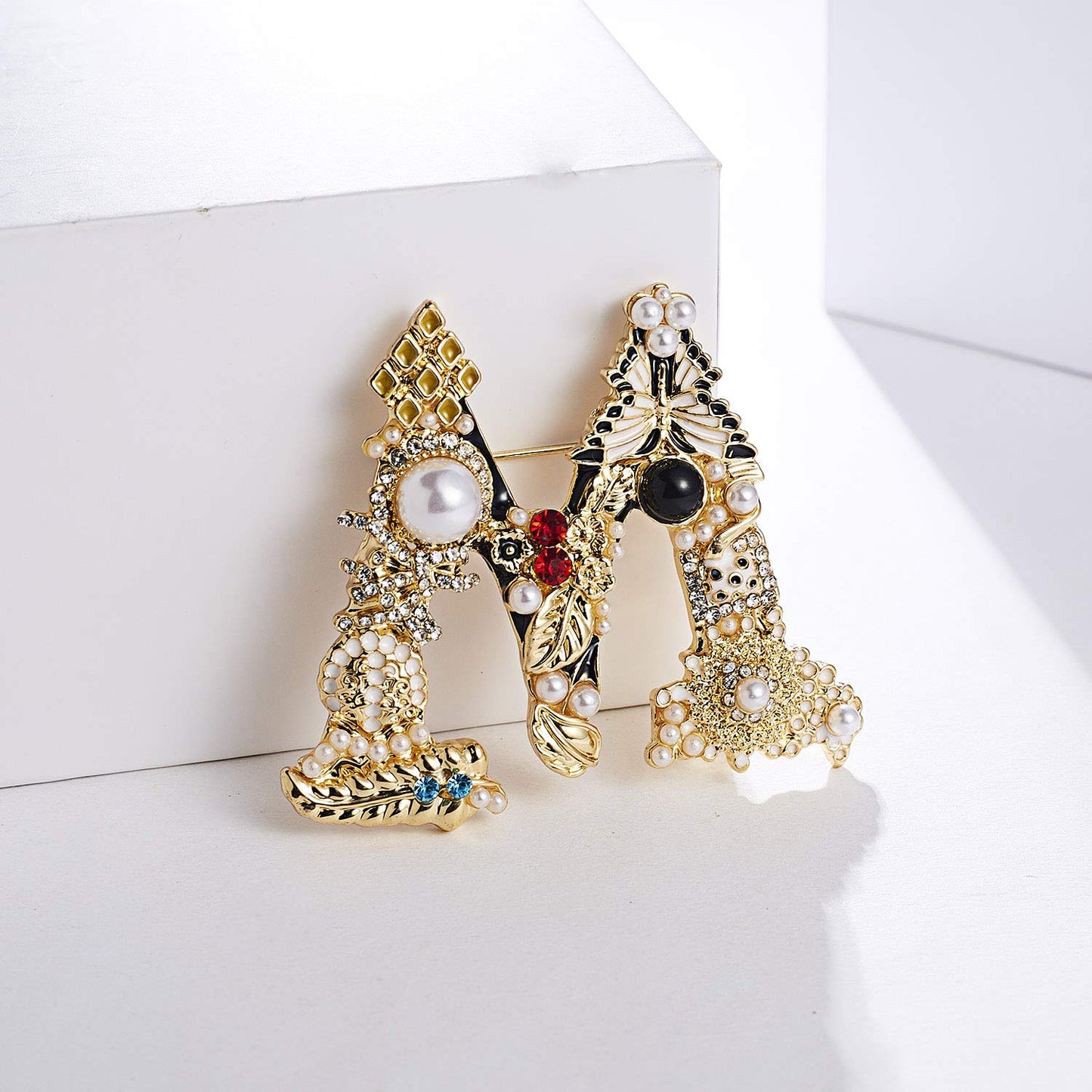 RINHOO Pearl Initial Brooch Pin Crystal A-Z 26 Alphabet Letters Brooch Colorful Enamel Breastpin Pin Jewelry for women Gifts (M)