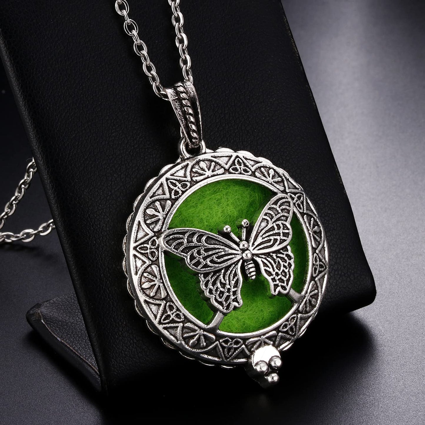 Vie jeune Mixed Aroma Diffuser Locket Pendants Set, Essential Oil Diffuser DIY Necklace Jewelry Making Craft, Bulk Aromatherapy Diffuser Charms Gifts for Women (Random 8pcs Aroma Diffuser)