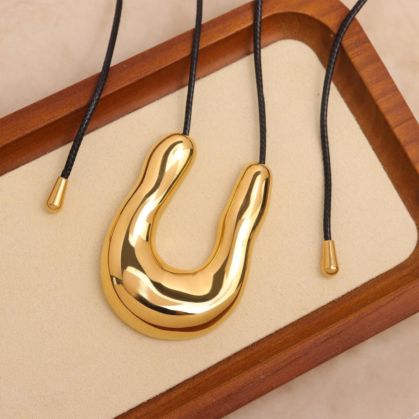 Frigotine Chunky Gold Letter U Pendant Necklace for Women，Trendy Charm Adjustable Hammered Long Chain Nacklaces Fall Winter Prom Jewelry Gift.
