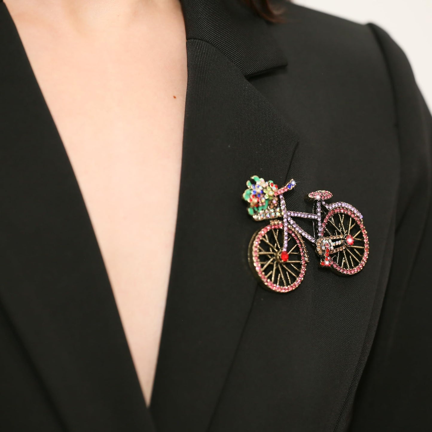 Vancy Utopia Crystal Rhinestone Creative Bicycles Brooch Pin for Women Retro Elegant Handmade Red Brooches Pins Classic Wedding Fashion Jewelry Accessories Gift