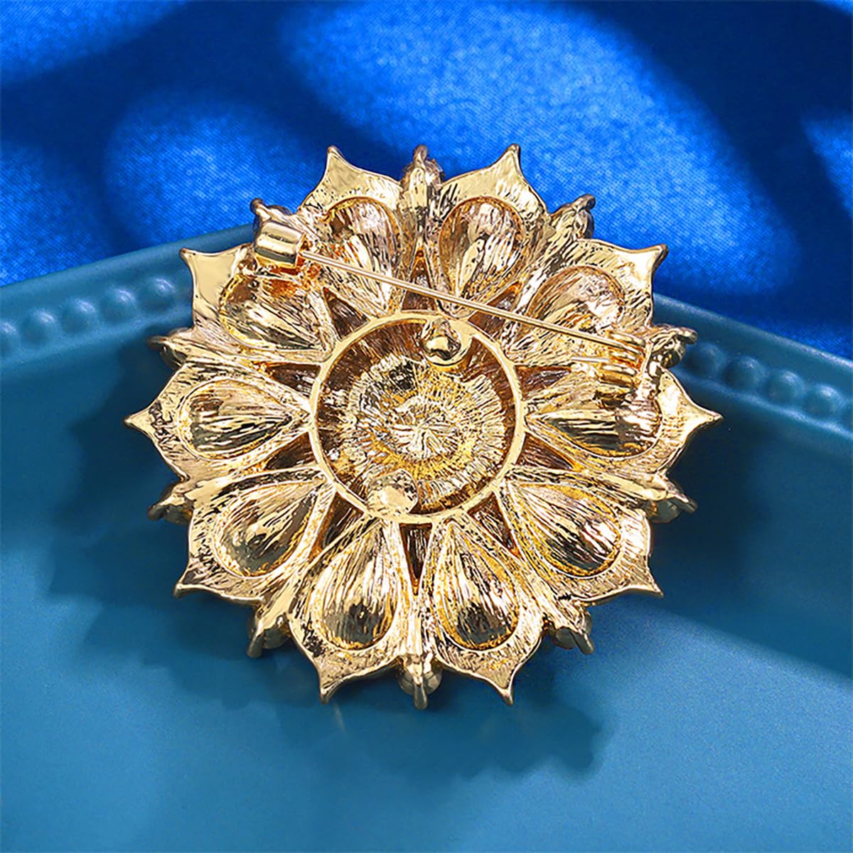 Rhinestone Crystal Flower Brooch Pin Sparkling Large Crystal Sunflower Brooch Vintage Floral Lapel Pins Rhinestone Flower Bouquet Broochs Rose Snowflake Broochs Wedding Bridal Dress Jewelry for Women (Light Pink)
