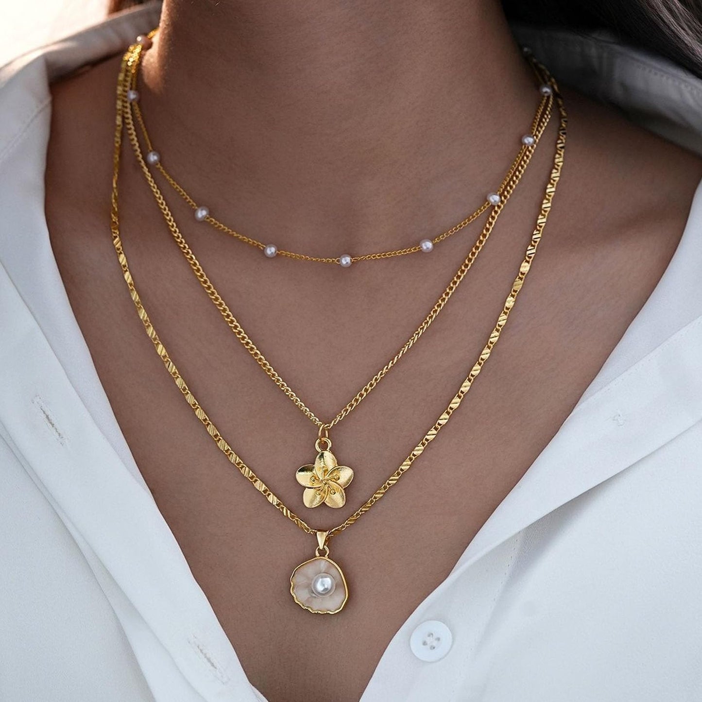 Gold Starfish Shell Necklace for Women Boho Layered Seashell Conch Shell Pearl Pendant Necklaces Set Bohemain Starfish Beach Necklaces Stack Beachy Summer Jewelry Outfits Accessories