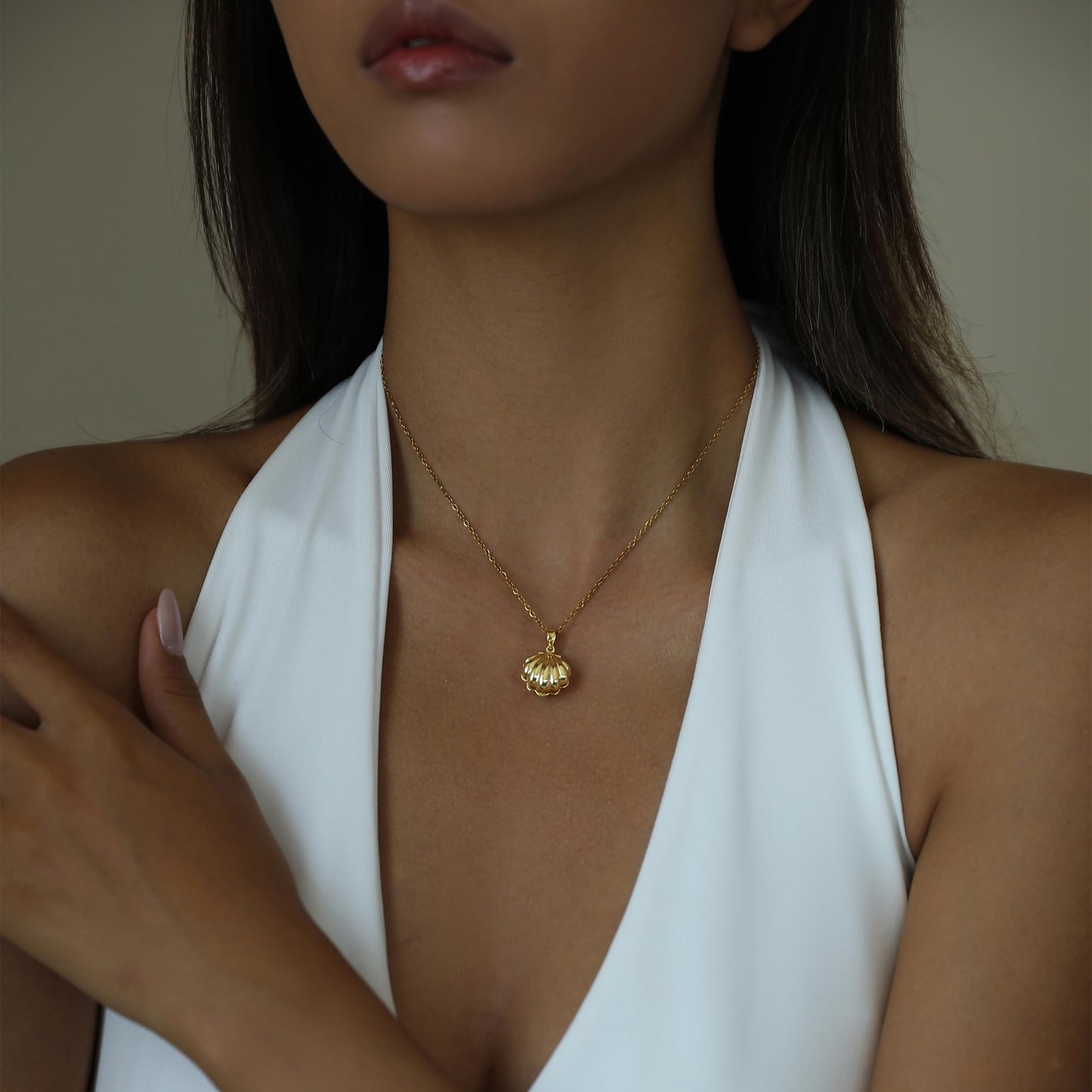 ZKJTEARY Seashell necklace for Women Trendy Dainty 18k Gold Plated Shell Charm Beach Pendent Necklace Minimalist Delicate Sea Shell Jewelry for Women Christmas Gift (seashell)