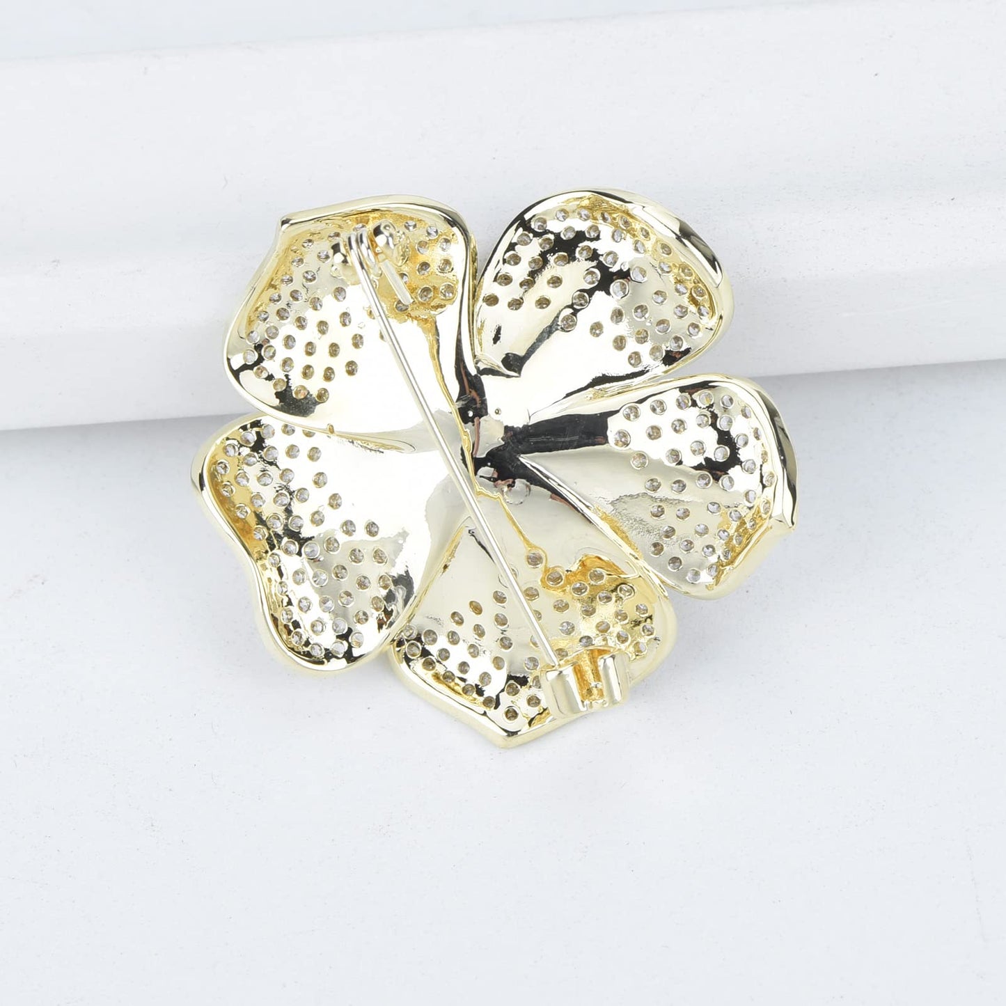 Elegant Crystal Blooming Rose Flower Brooch Lapel Pin Breastpin for Women Birdal Cardigan Hat Scarf Suit Sweater Floral Pins (K Gold Rose)